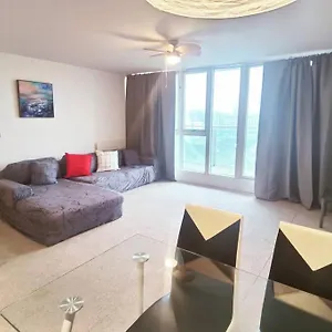 Apartment Custom House, London